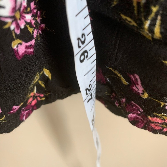 TORRID size 3 22/24 Black Floral Long sleeve top - Picture 6 of 7